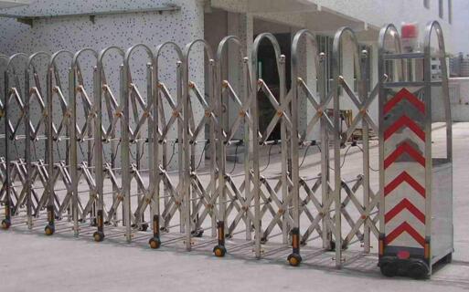 群進(jìn)門業(yè)選用衢州出安智能電動(dòng)伸縮門