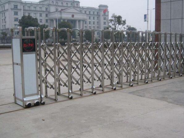 衢州華茂外國語學(xué)校選擇衢州出安智能為電動(dòng)伸縮門供貨商