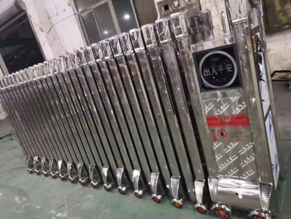 衢州出安智能電動(dòng)伸縮門(mén)安裝在衢州市柯城區(qū)新華小學(xué)大門(mén)口