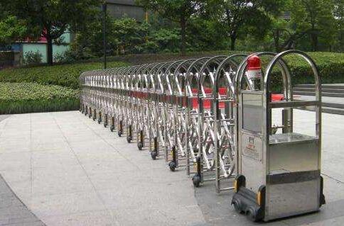 衢州柯城區(qū)航埠鎮(zhèn)中心小學(xué)應(yīng)用衢州出安智能伸縮門顯得更有個(gè)性