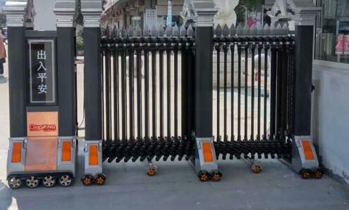 浙江省衢州市柯城區(qū)新世紀(jì)學(xué)校大門口的電動(dòng)伸縮門由衢州出安智能提供