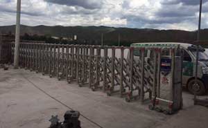 自貢長(zhǎng)城裝備技術(shù)有限責(zé)任公司電動(dòng)伸縮門案例