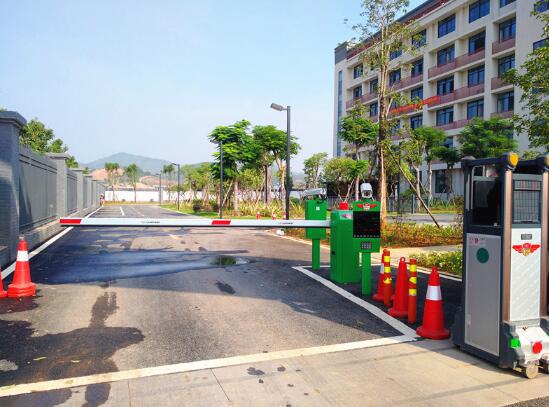 麗水出安智能道閘給五華縣技工學(xué)校項(xiàng)目不一樣的體驗(yàn)