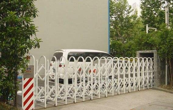 麗水出安智能電動(dòng)伸縮門成為藍(lán)城春江映月的安全衛(wèi)士