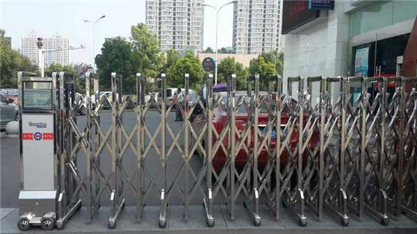 六安市建設銀行電動伸縮門案例 - 中出網-智能出入口與停車充電門戶