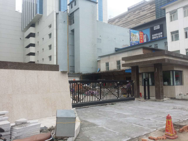 延安百貨大樓懸浮平移門(mén)案例 - 中出網(wǎng)-智能出入口與停車(chē)充電門(mén)戶(hù)