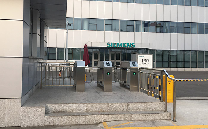 天津西門子室外通道閘案例 - 中出網(wǎng)-智能出入口與停車充電門戶