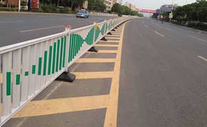 道路隔離護(hù)欄2