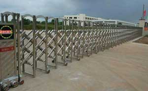 烏蘭察布醫(yī)藥總公司伸縮門案例