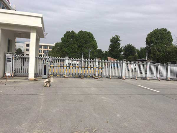 慶賀隨州出安智能伸縮門(mén)進(jìn)駐隨州市威龍食品有限責(zé)任公司