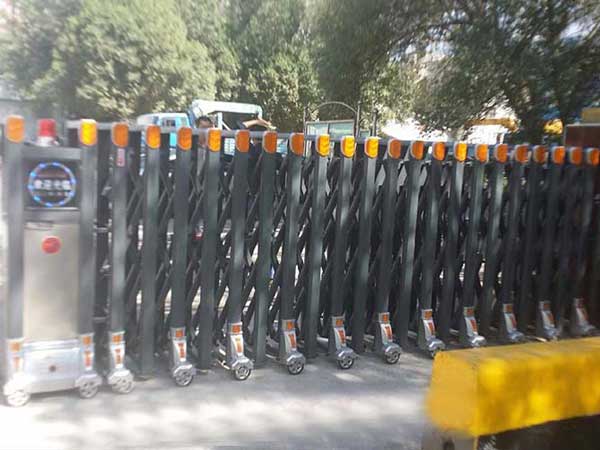 熱烈祝賀銅仁出安智能伸縮門進駐銅仁服裝公司