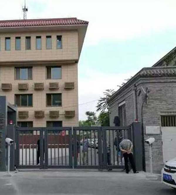 銅仁公安局懸浮折疊門案例 - 中出網(wǎng)-智能出入口與停車充電門戶