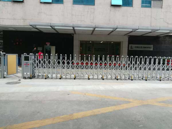 汕尾中聯(lián)港灣酒店伸縮門案例 - 中出網(wǎng)-智能出入口與停車充電門戶