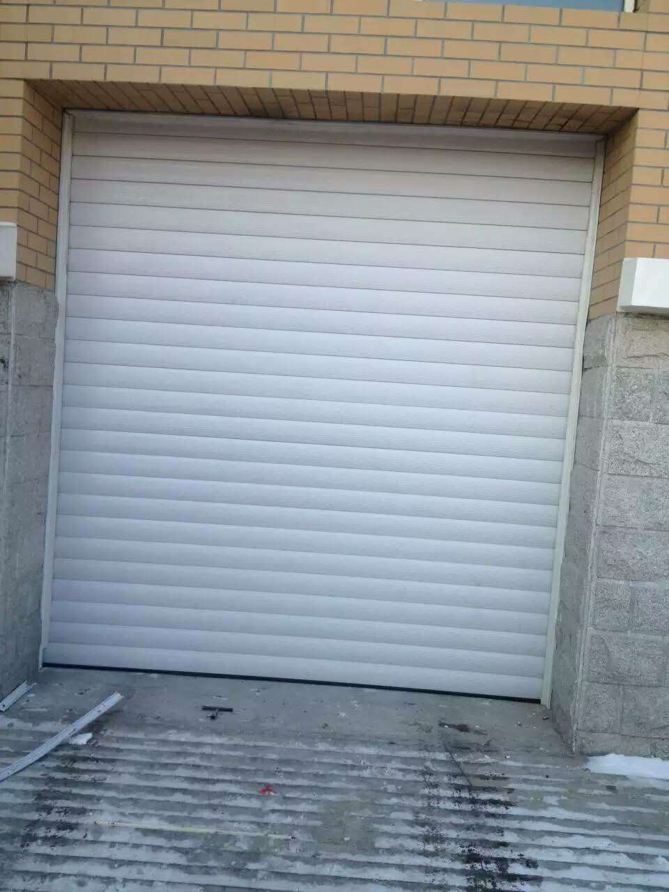 廣州車(chē)庫(kù)門(mén)案例 - 中出網(wǎng)-智能出入口與停車(chē)充電門(mén)戶