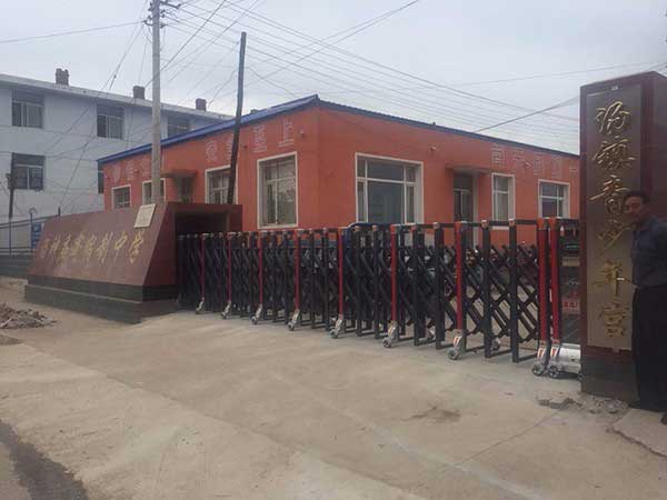 慶賀葫蘆島出安智能伸縮門進駐葫蘆島湯神廟寄宿制中學(xué)
