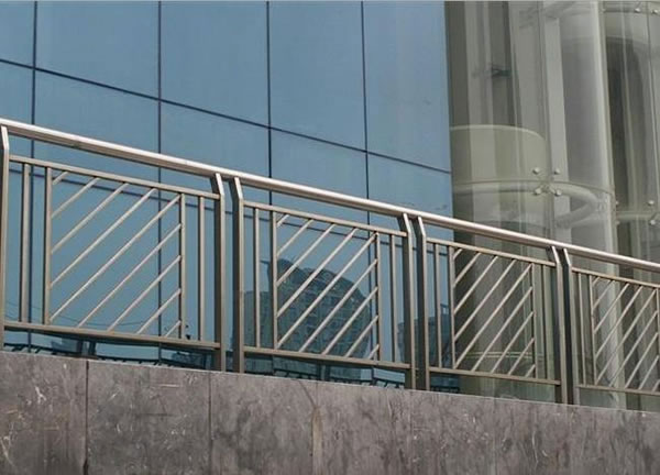 昭通出安智能護欄成功牽手麗景溫泉學府