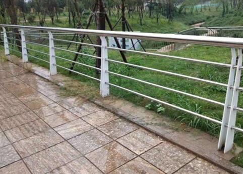 昭通不銹鋼景觀護欄安全環(huán)保棒棒噠！