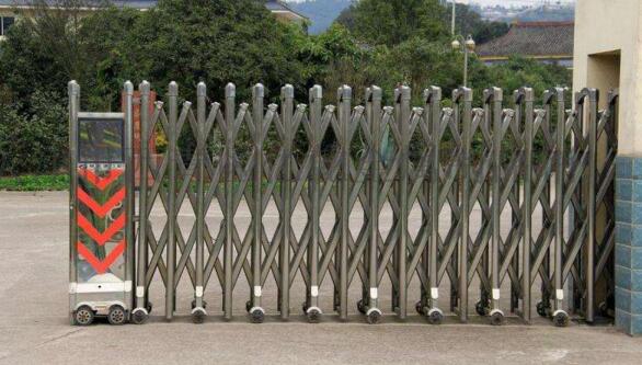 忻州伸縮門到底選擇什么材質(zhì)的好？