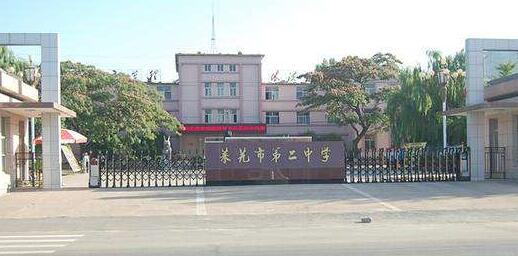 萊蕪出安智能伸縮門成功落地萊蕪第二中學 