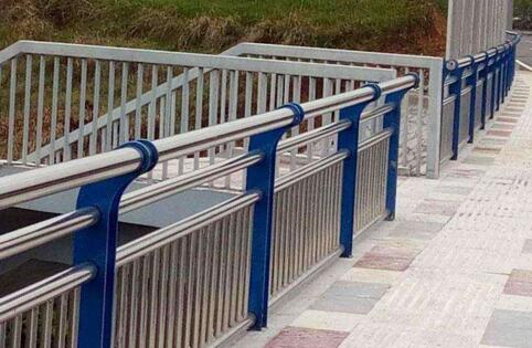 陽泉金屬梁柱式防撞護欄支持定制