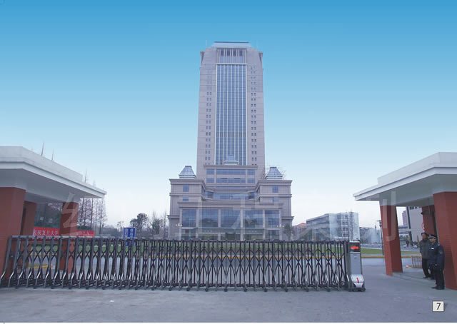 上海復(fù)旦大學(xué)總部伸縮門(mén)工程案例 - 中出網(wǎng)-智能出入口與停車(chē)充電門(mén)戶