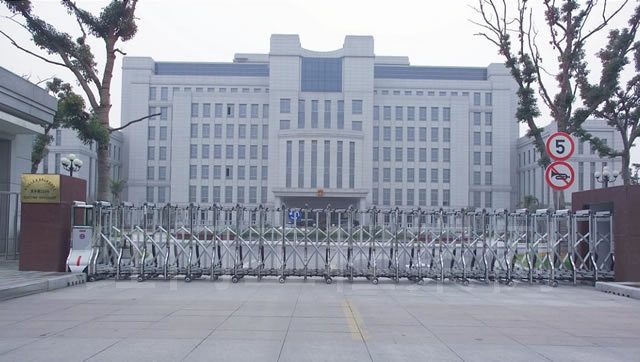 松江中山街道辦事處伸縮門工程案例 - 中出網(wǎng)-智能出入口與停車充電門戶