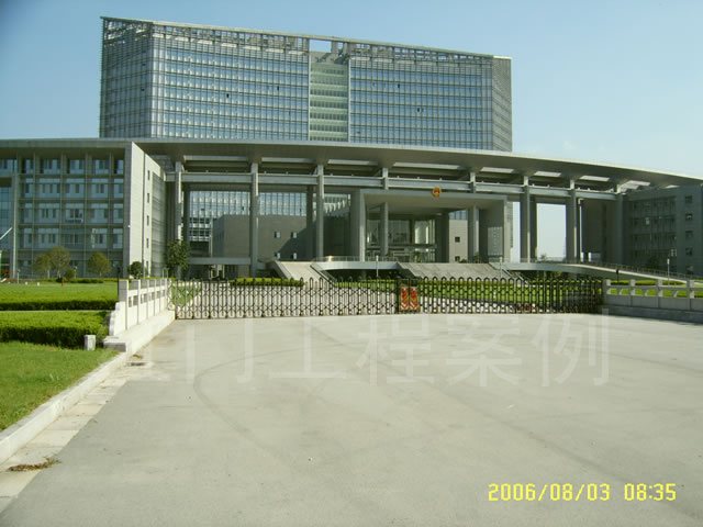 南通市人民政府伸縮門案例 - 中出網(wǎng)-智能出入口與停車充電門戶