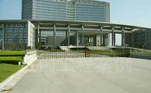 南通市人民政府伸縮門案例 - 中出網(wǎng)-智能出入口與停車充電門戶