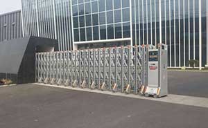 四川雄港玻璃有限公司（新津）伸縮門案例 - 中出網(wǎng)-智能出入口與停車充電門戶