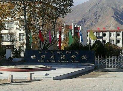 拉薩出安智能伸縮門是拉薩外語學(xué)校的理想選擇