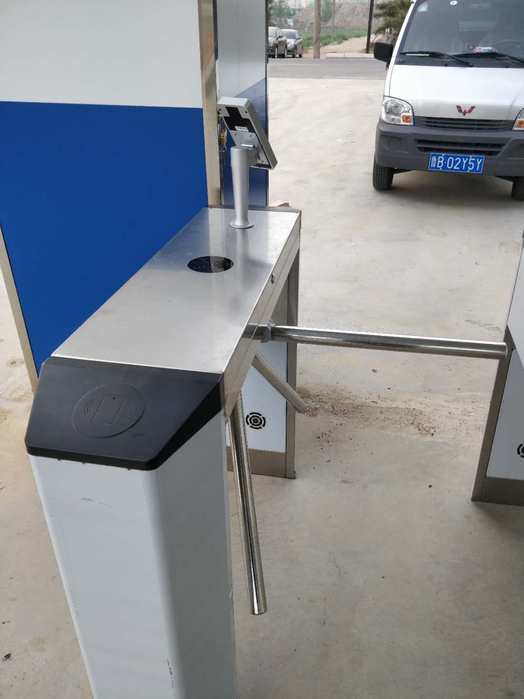 青島市北倉(cāng)庫(kù)三輥閘市南人員通道三輥閘城陽(yáng)超市門(mén)禁三輥閘