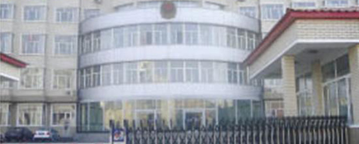 牡丹江市公安局伸縮門案例 - 中出網(wǎng)-智能出入口與停車充電門戶