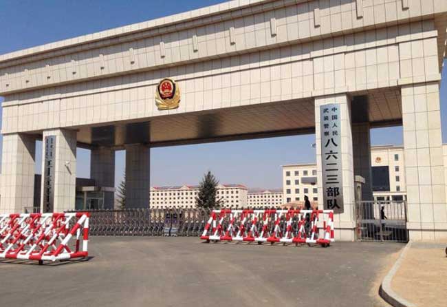 赤峰武警八六二三部隊伸縮門案例 - 中出網(wǎng)-智能出入口與停車充電門戶