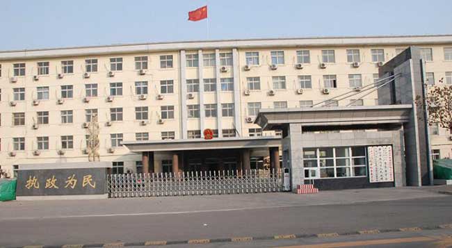 唐山路北區(qū)人民政府伸縮門案例 - 中出網(wǎng)-智能出入口與停車充電門戶