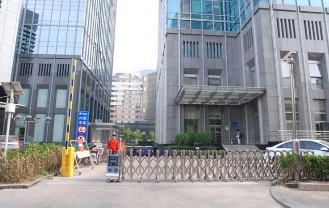 中國電信伸縮門案例 - 中出網(wǎng)-智能出入口與停車充電門戶