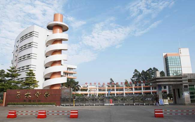 三水中學(xué)伸縮門(mén)案例 - 中出網(wǎng)-智能出入口與停車(chē)充電門(mén)戶