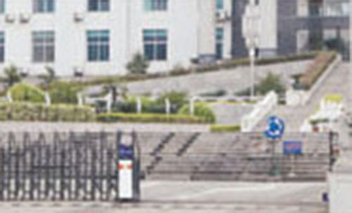 宜春市公安局伸縮門案例 - 中出網(wǎng)-智能出入口與停車充電門戶