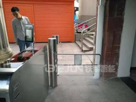 景區(qū)采用智能電子檢票管理系統(tǒng)與通道閘機(jī)