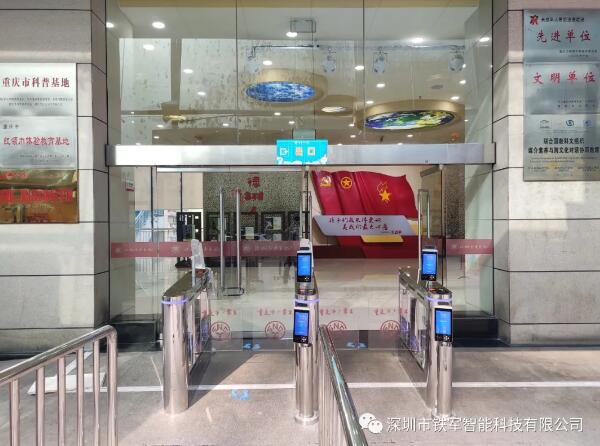 重慶市少年宮應(yīng)用鐵軍智能鏡面擺閘工程