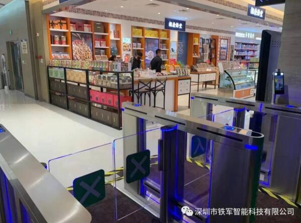 青島海信廣場設(shè)立鐵軍智能速通門