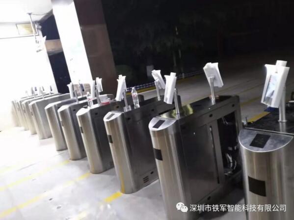 測溫人臉識別翼閘