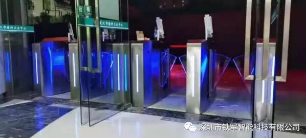 國(guó)康碼人臉識(shí)別測(cè)溫門(mén)禁翼閘