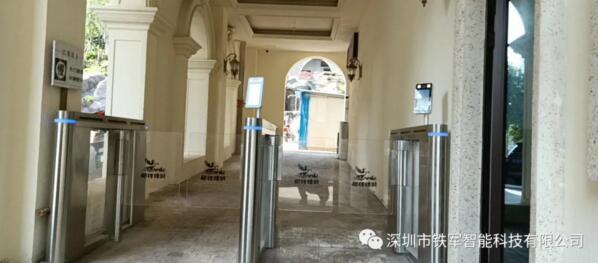 都鐸臻城應(yīng)用鐵軍智能人臉識別速通門設(shè)備