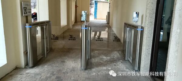 都鐸臻城應(yīng)用鐵軍智能人臉識別速通門設(shè)備