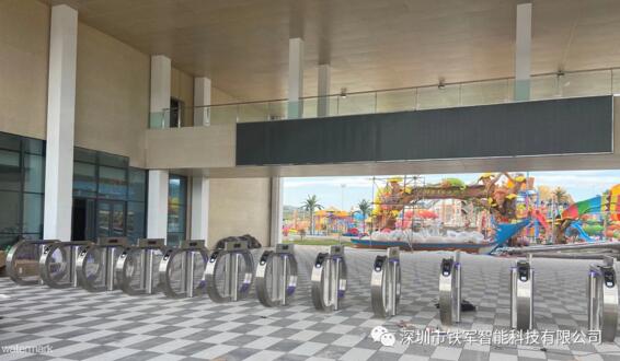 隆承國(guó)際水上樂(lè)園采用鐵軍智能生產(chǎn)的蘋果速通門