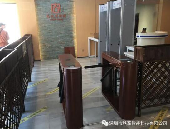 桂林陽(yáng)朔古風(fēng)博物院定制鐵軍智能烤漆票務(wù)三輥閘