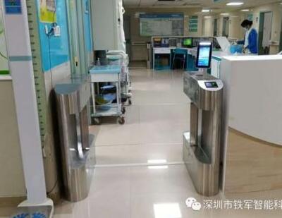 重慶新橋醫(yī)院護(hù)士站應(yīng)用鐵軍智能人臉識別擺閘+指紋機(jī)