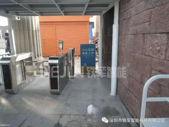 深圳地標(biāo)世界之窗采用深圳市鐵軍智能生產(chǎn)的高端擺閘