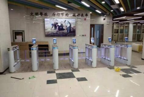 深圳海關(guān)大廈機(jī)關(guān)食堂采用“鐵軍智能”小擺閘和人臉識別刷卡消費系統(tǒng)，為文明餐飲做好表率