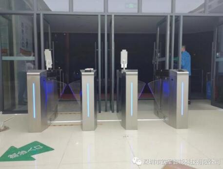 武漢市精神衛(wèi)生中心應(yīng)用鐵軍智能國(guó)康碼人臉識(shí)別測(cè)溫翼閘